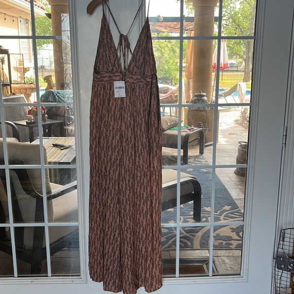 nice jumpsuit. - Picture 4 of 4